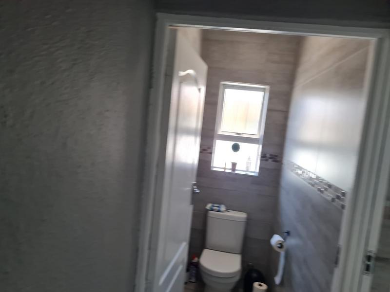 4 Bedroom Property for Sale in Goodwood Central Western Cape